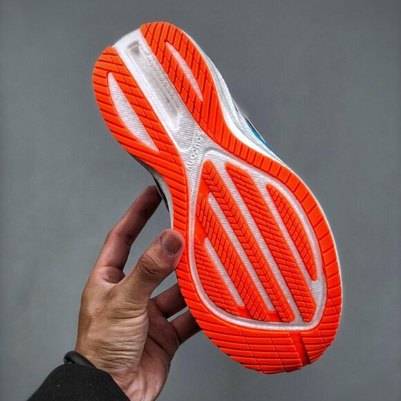 Saucony Triumph 20 Cushioning Running Shoes Off & White main image 9
